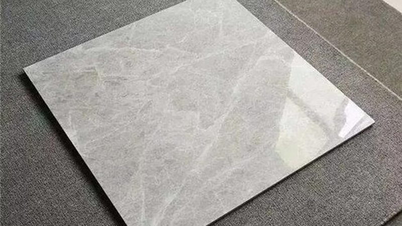 仿古砖与大理石瓷砖：价格背后的价值考量**